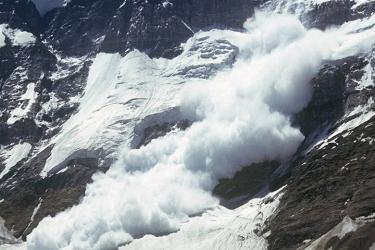 Ձնահյուսի տակ մնացած պայմանագրային զինծառայողին մահացած են գտել. Փաշինյանը՝ վարդենիսցիներին