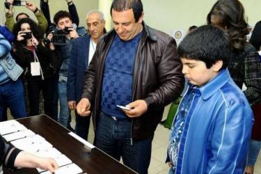 Ծառուկյանը հզոր մարդ ա, ես ասել եմ՝ որեւէ մեկի վրա ցեխ շպրտել չլինի. ԲՀԿ առաջնորդը քվեարկեց