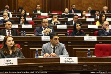 Ազգային ժողովում մեկնարկել է «Իմ քայլը» խմբակցության նիստը․ ներկա է նաեւ վարչապետը