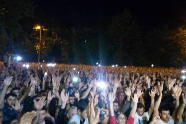 Ազգային ժողովի շենքի մուտքեր տանող փողոցները փակ են. պատգամավորները չեն կարողանում դուրս գալ