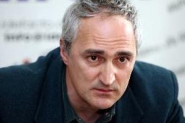 «Ինչո՞ւ պարսկահայերը, լիբանանահայերը, ամերիկահայերը հայ են մնում, իսկ ռսահայերը դառնում են ռուս». Տիգրան Խզմալյան