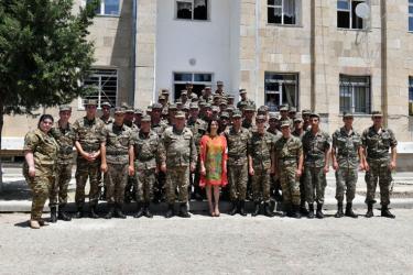 Դուք եղբայրներ եք, չպետք է տեղ տաք տղայական հարաբերություններին՝ տանը ձեզ սպասում են. Աննա Հակոբյանը Արցախում հանդիպել է ժամկետային ծառայողների