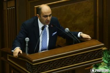 Արայիկ Հարությունյանը որտե՞ղ է աչքի ընկել «դուխով»՝ բանակո՞ւմ է «դուխով» ծառայել, իրենց թաղո՞ւմ է դուխով տղա եղել․ Է․ Մարուքյանի պատասխանը ԿԳ նախարարին