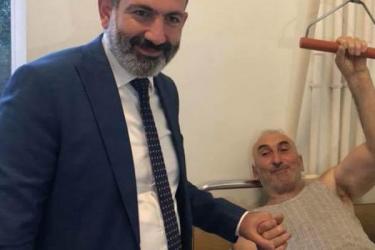 Նիկոլ Փաշինյանն այցելել է Կոթիում վիրավորված Սուրեն Սեփխանյանին